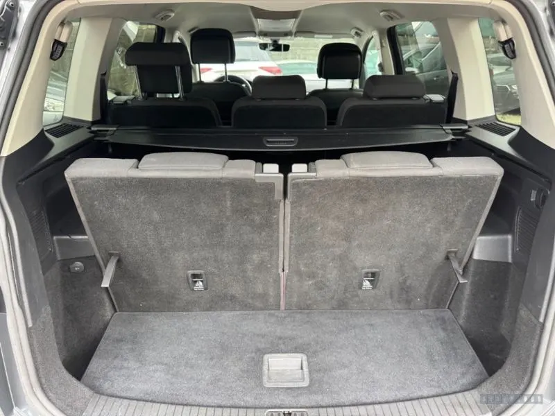 Volkswagen Touran 8