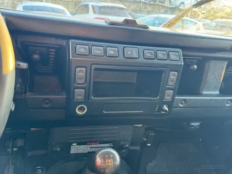 Land Rover Defender 7