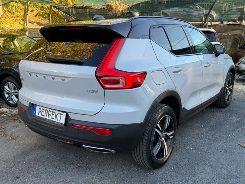 Volvo XC40 3