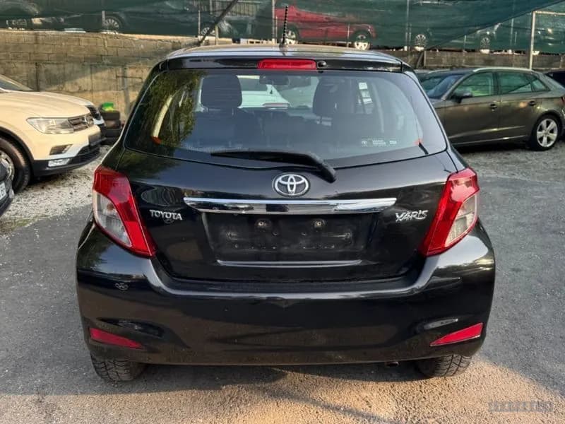 Toyota Yaris 4