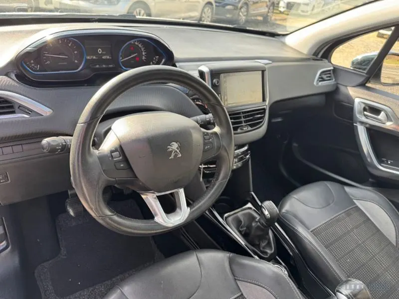 Peugeot 2008 5