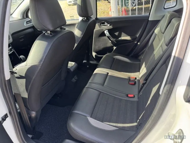 Peugeot 2008 7