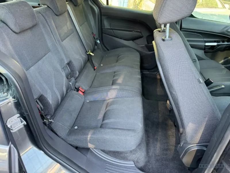 Ford Tourneo Connect 8