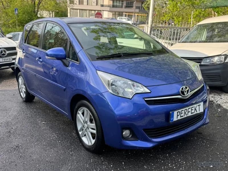 Toyota VERSO-S 2