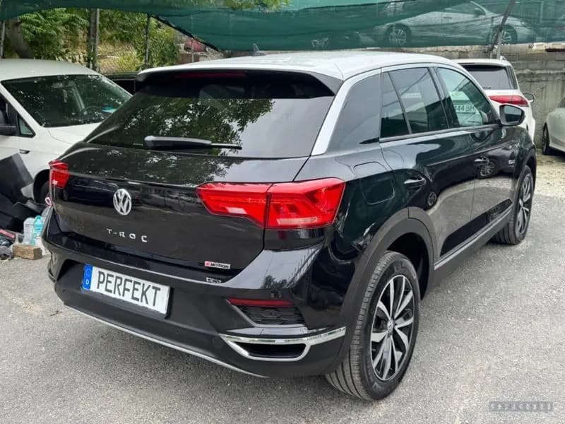 Volkswagen T-Roc 3