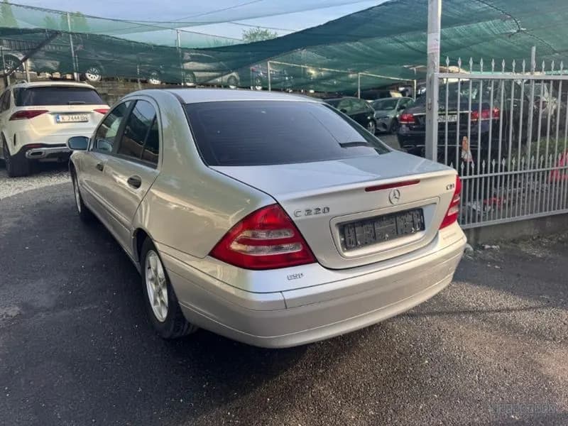 Mercedes-Benz C-Class 4